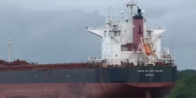 Navio mercante Forte de São Felipe é desencalhado do Canal próximo a ALUMAR