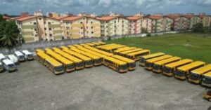 Eduardo Braide entrega 46 novos ônibus escolares em São Luís…