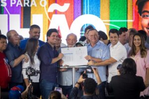 Paulo Victor participa de solenidade com Lula durante anúncio de investimentos no Maranhão
