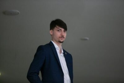 Lavagem de dinheiro e falsidade ideológica: Renan Bolsonaro vira réu
