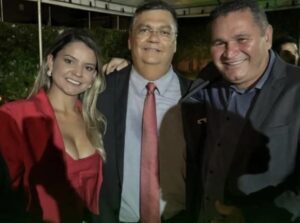 Prefeito Sebastião Costa e Roberta Regina representam o povo de Fortuna em homenagem ao ministro do STF Flávio Dino