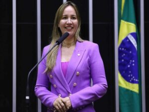 Detinha quer beneficiar adolescentes órfãos com 5% de vagas gratuitas no sistema S
