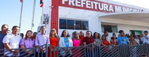 Em Urbano Santos, Iracema Vale comemora entrega de trecho da estrada que liga a cidade a Barreirinhas