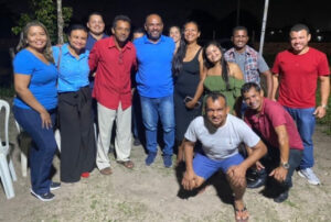 Jorge Marú dialoga com moradores no Copacabana Iguaíba, Pau Deitado e Maiobão