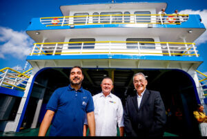 Brandão entrega mais um ferryboat para travessia entre a Ponta da Espera e o Cujupe