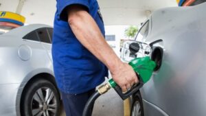 Petrobras anuncia aumento de preço da gasolina e do gás de cozinha