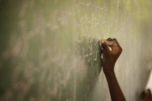 Justiça obriga Município de São Luís realizar reparos na Escola Henrique de La Roque Almeida