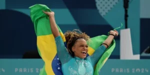 Rebeca Andrade é ouro no solo em Paris 2024