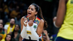 Ponto facultativo decretado por Rigo Teles é citado na transmissão do jogo de volêi entre Brasil e República Dominicana