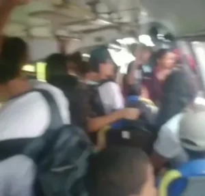 Descaso em Estreito: Alunos denunciam superlotação e goteiras em ônibus escolar