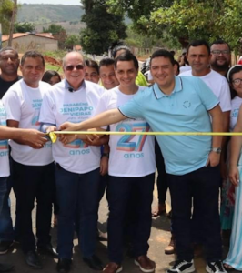 Emendas parlamentares asseguradas por Hildo Rocha possibilitaram asfaltamento e outros benefícios entregues pelo prefeito Arnóbio no aniversário de Jenipapo dos Vieiras