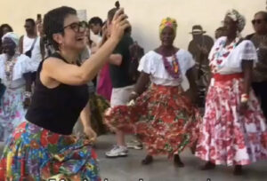 Jornalista e apresentadora da TV Globo, Sandra Annenberg, em passagem por São Luís, arrasa no Tambor de Crioula; confira no vídeo: