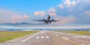 SUSTO: Avião da Azul decola, corre o risco de cair e retorna imediatamente