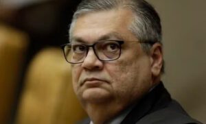Ministro Flávio Dino nega recurso do Congresso e mantém suspensão das emendas
