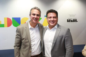 Felipe Camarão participa de reunião técnica com ministro da Educação e secretários estaduais de Educação, em Brasília (DF)