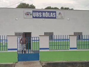 Prefeito do Maranhão inaugura reforma em Unidade Básica de Saúde com nome de “Rolâs” no Maranhão e gera polêmica.