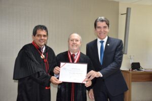 Eduardo Nicolau é condecorado com a Medalha do Mérito do CNPG