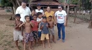 Com a popularidade em baixa, pré- candidato a prefeito André Gaúcho usa crianças para dizer que está bem em Buriti