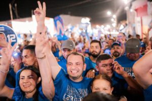 A pouco mais de 36 horas da eleição, mais de 10 mil pessoas participam do Arrastão da Vitória de Fernando em Tuntum