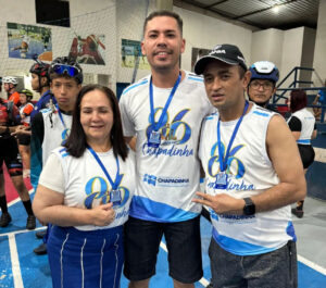 Aluízio Santos prestigia entrega de medalhas para ciclistas em Chapadinha durante as celebrações dos 86 anos da cidade