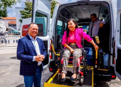 Governador Carlos Brandão entrega seis vans adaptadas para fortalecer atendimentos do Programa Travessia