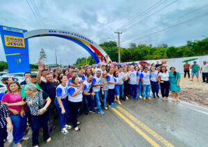 Deputado Aluízio Santos participa de entrega dos portais da entrada de Chapadinha durante as comemorações dos 86 anos da cidade