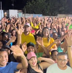Zequinha Ribeiro mostra força e liderança política em evento que reuniu multidão de apoiadores.
