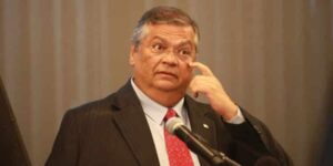 Flávio Dino cobra resposta de Arthur Lira sobre CPI dos Planos de Saúde