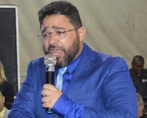 CRUEL! Prefeito de Peritoró é acusado de derrubar lanchonete de opositora.