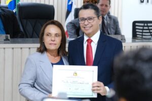Deputado Carlos Lula é condecorado com Título de Cidadão Coroataense