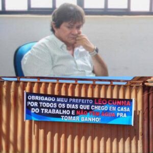 BOMBA BOMBA! Morador de Estreito protesta contra falta frequente de água e critica gestão de Léo Cunha.