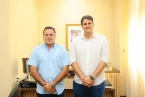 Joãozinho Pavão fortalece parceria em reunião com Orleans Brandão secretário de Assuntos Municipalistas.