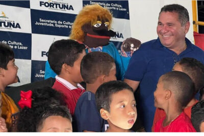 Sebastião Costa leva alegria a Fortuna com show do grupo de humor ‘Nas Garras da Patrulha’
