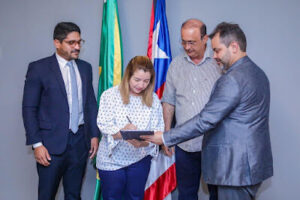 Iracema Vale assina termo de implantação do programa ‘Papel Zero’ na Assembleia Legislativa do Maranhão