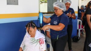 Prefeitura de Santa Inês realiza Dia de Beleza no Centro da Pessoa Idosa como parte das comemorações do Mês das Mães