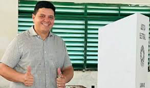 Justiça determina afastamento de prefeito e secretário de Educação por 180 dias