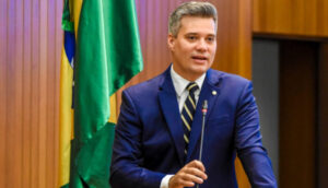 Neto Evangelista garante proteção a gestantes em concursos públicos