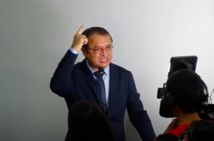 Vice toma posse em Paço com críticas a Pindoba e aceno a pré-candidato Brandonista
