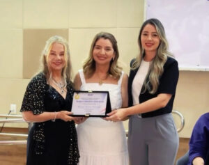 Iracema Vale recebe Comenda Maria Firmina dos Reis