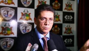 Ex-secretário de segurança dá voz de prisão a advogado por importunação sexual em avião