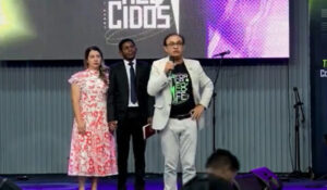Pastor pede votos para Josivaldo JP durante culto religioso em Imperatriz