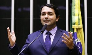 Nikolas Ferreira diz que maranhense será expulso do PL após voto pró-Janones
