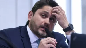 Indiciado, Juscelino diz que fica em ministério até quando Lula quiser