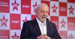 Lula não compra vacinas e atrasa vacinação contra Covid em 2024