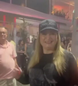 Tribunal de Justiça devolve mandato de prefeita que curtiu área VIP da Madonna