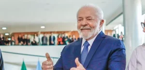 Lula é melhor que Bolsonaro para católicos e começa a vencer resistência entre evangélicos, diz pesquisa