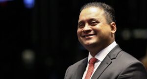 Weverton elogia novas regras para revalidação de diploma médico