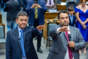 Base acerta o tom contra postura de Othelino Neto na Assembleia