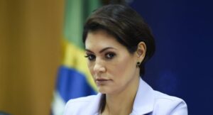 Concessão de medalha a Michelle Bolsonaro é rejeitada na Assembleia