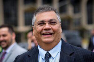 Flávio Dino já marca agenda como senador